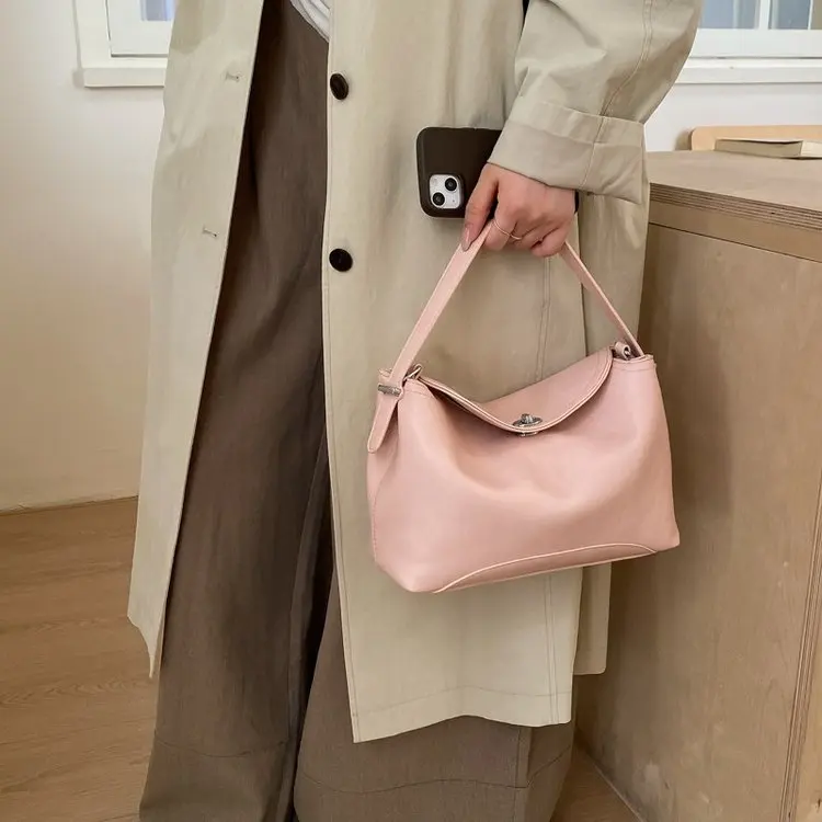 

Новая женская сумка 2025 года — элитная и модная, универсальная (для ношения в руке/через плечо/на плече), незаменимая сумка для поездок на работу