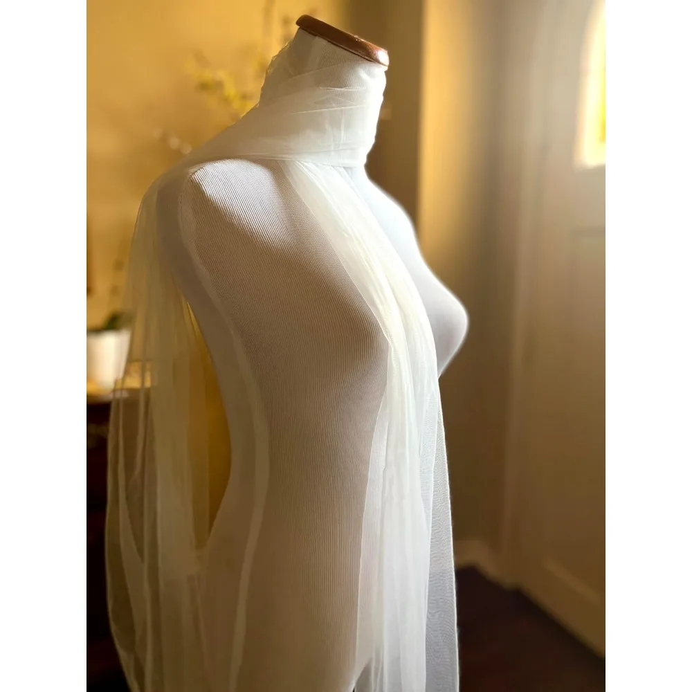 Elegant Tulle Wedding Scarf for Bridal Outfit - Chic and Graceful Accessory