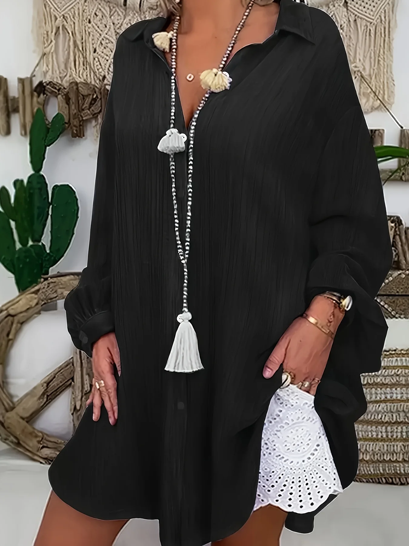 Luźna koszula z długim rękawem o swobodnym kroju, bez wysiłku przekazująca wytłoczony komfort.