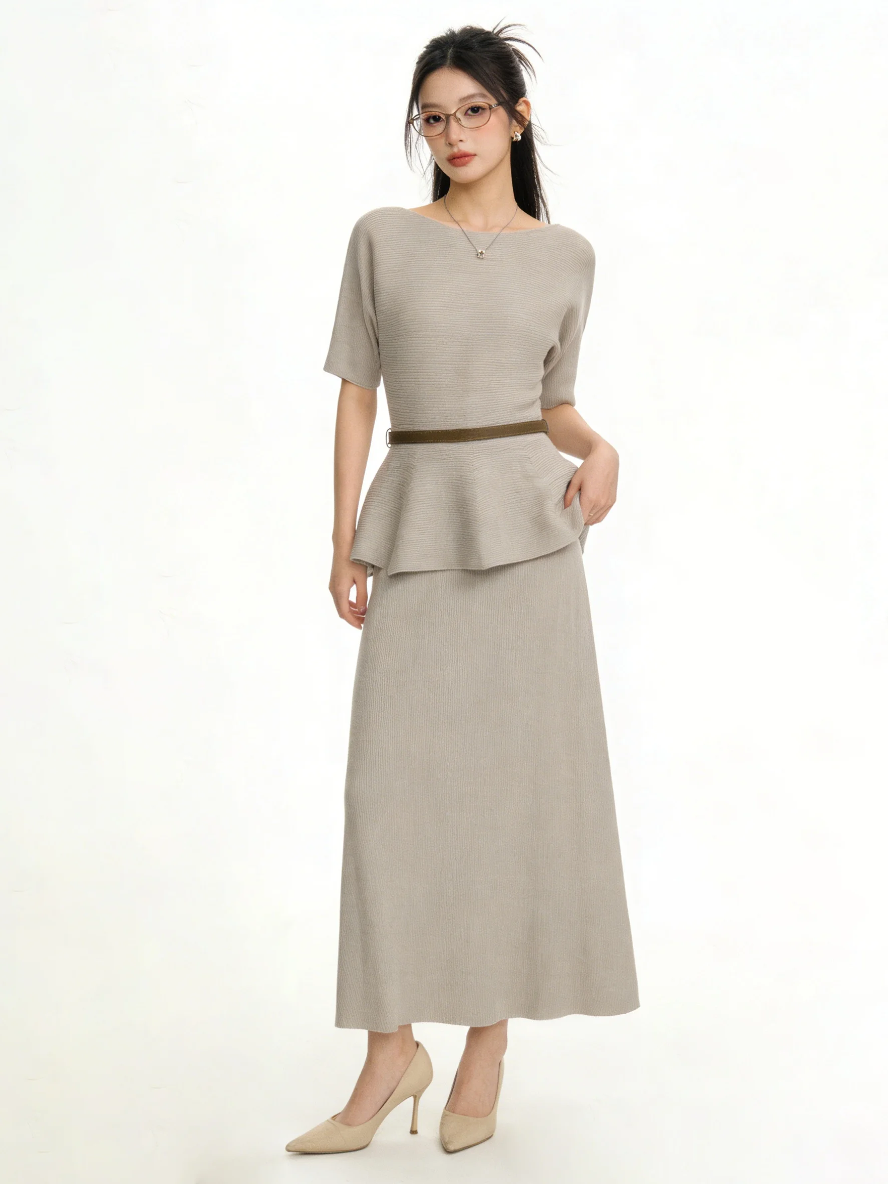 

Повседневный вязаный комплект с круглым вырезом и коротким рукавом, весна-лето, для работы, простой комплект из двух предметов с юбкой-полусолнце, дышащий, в корейском стиле, женский