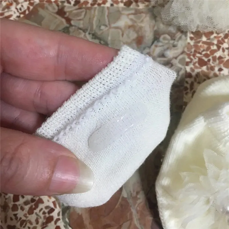 Simpatici fiocchi di perle Set di calzini per fascia per bambini calzini in cotone antiscivolo fiore di pizzo fascia per capelli neonato turbante