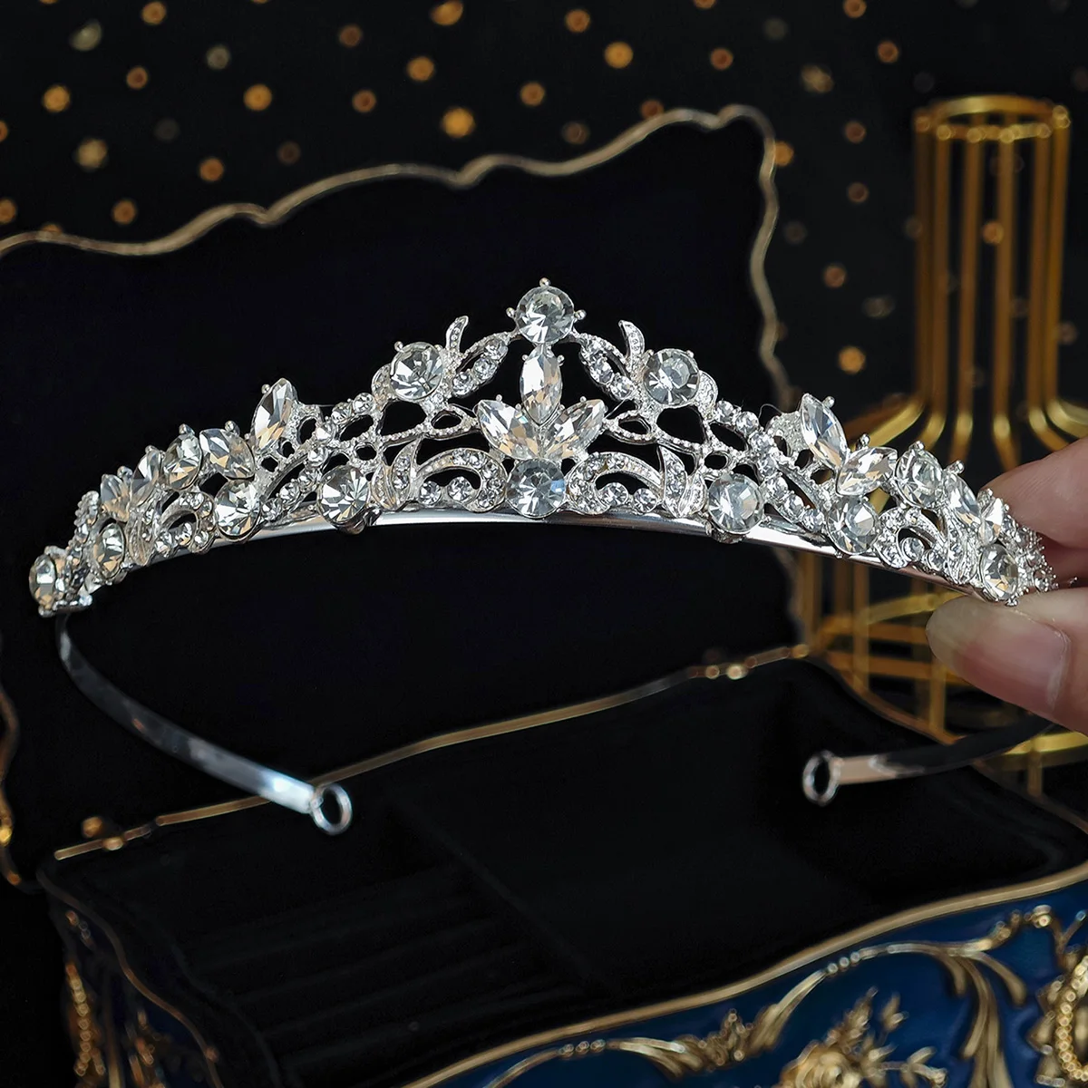 

Luxury Classic Versatile Crown Hair Bands for Women and Girls Alloy Metal Hair Accessories Jewelry Princess Headpieces