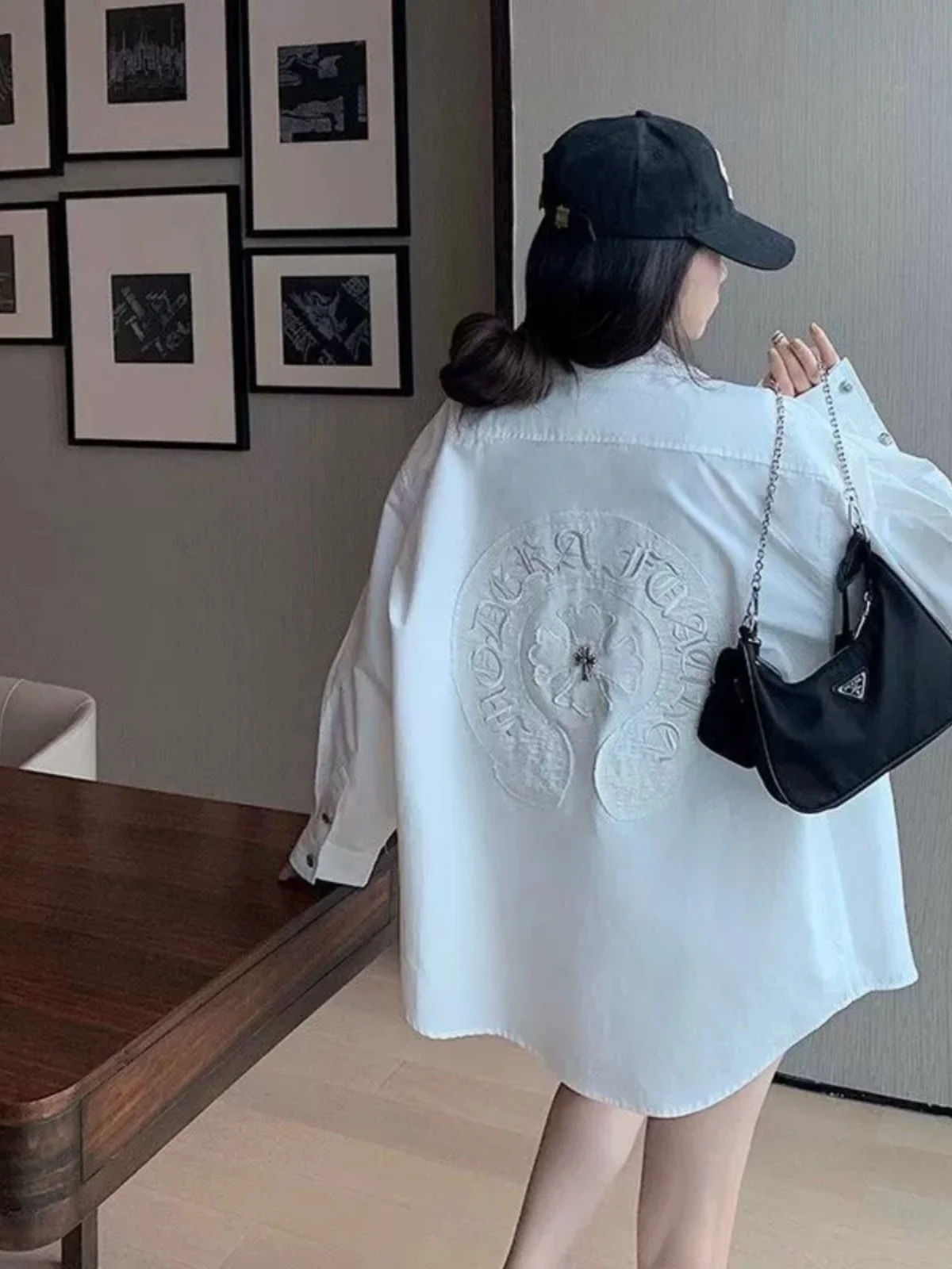 เสื้อผ้าผู้หญิงสไตล์อเมริกัน ลายปัก ดีไซน์บางเบา สำหรับฤดูใบไม้ผลิ 2024 ทรงหลวม สบายๆ ใส่ได้หลายโอกาส แขนยาว คอปก