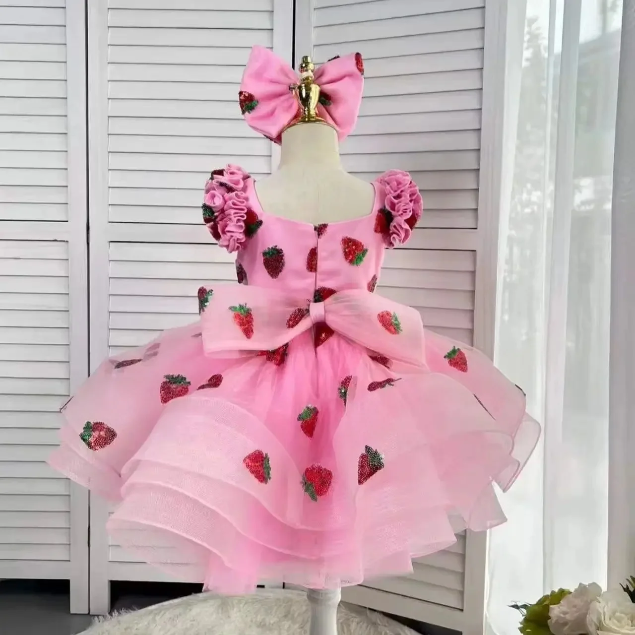 Custom Luxury Dress Wedding Guest Gown Square Neck Ruffle Shoulder Strawberry Sequin Layered Tulle Kids Dress For Luxury