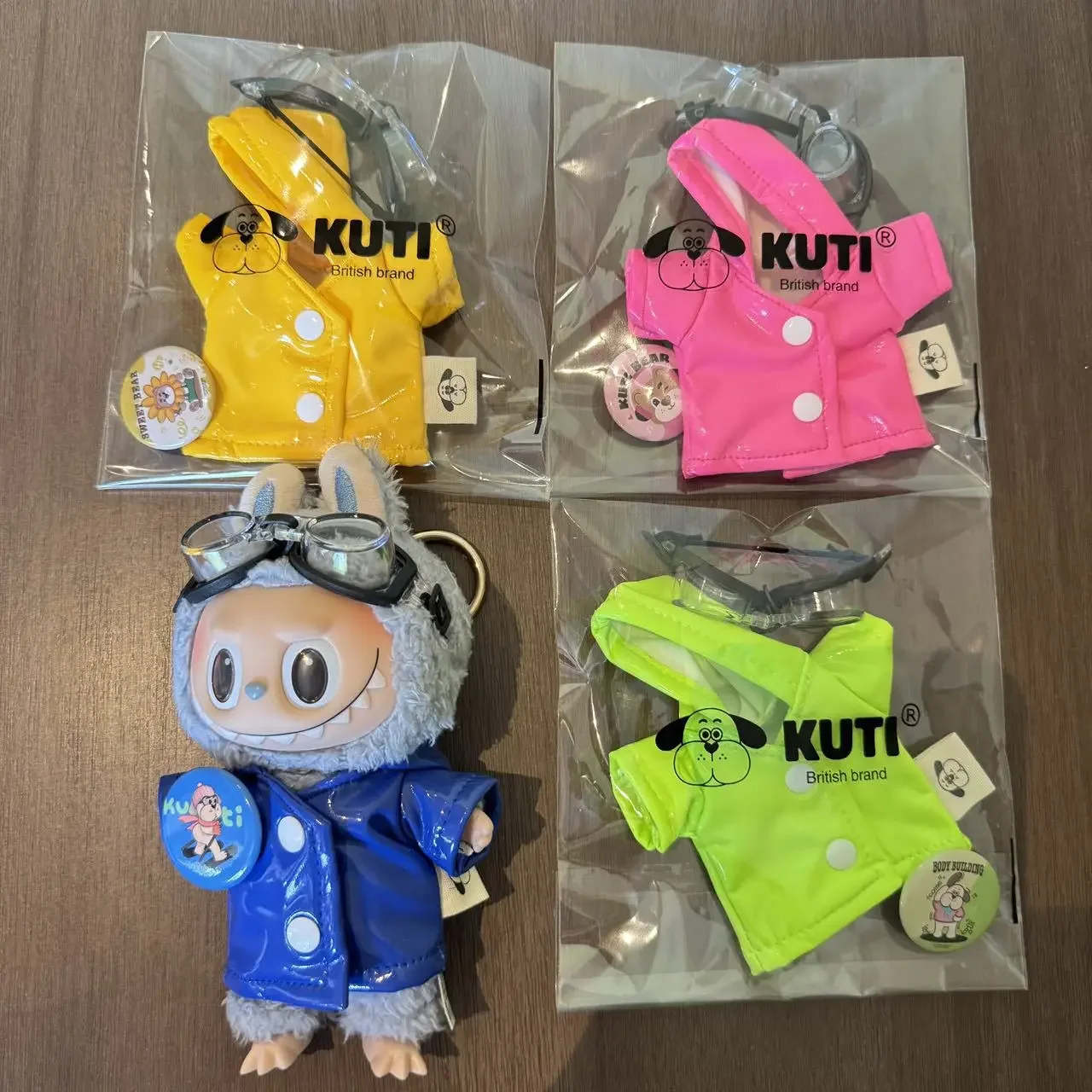 Cute Pilot Raincoat Glasses Outfit for Labubu V1/v2/v3 Badge Glasses Raincoat Hooded Cape Doll Accessories Clothes for Labubu