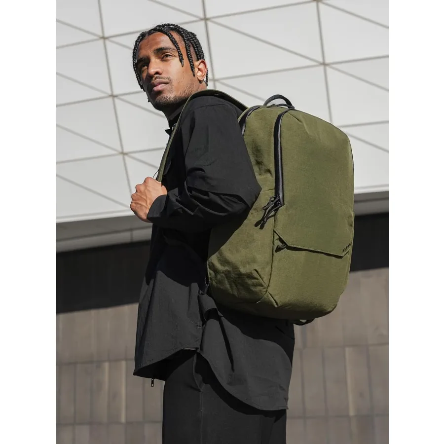 ALPAKA Elements Mochila Pro 24L - Mochila verde para computadora portátil para computadora portátil de 16 pulgadas con dos bolsillos para botellas Mochila de viaje para hombres