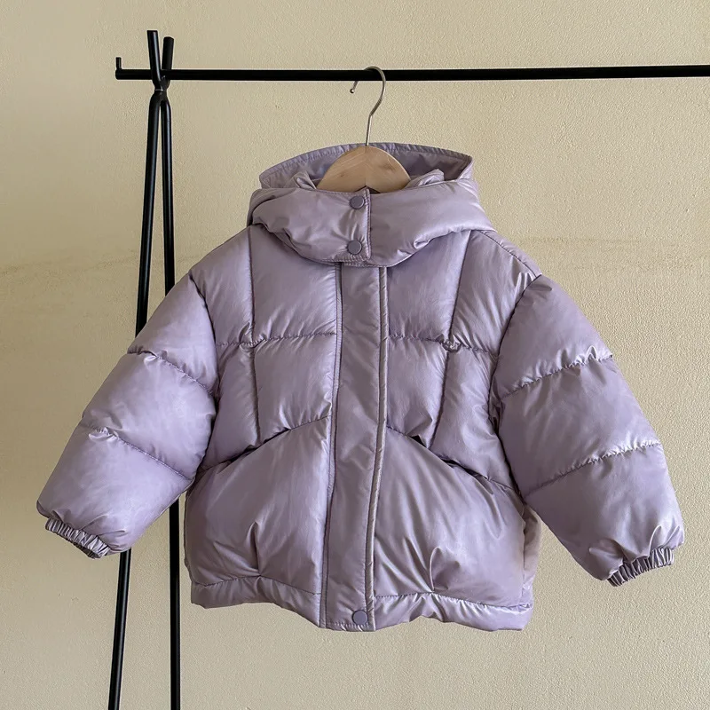 سترة جديدة للفتيات لخريف وشتاء 2025 بلون سادة وسميكة ودافئة مع قلنسوة وسحاب ملابس خارجية للأطفال من سن 4 إلى 10 سنوات سترة غير رسمية من القطن