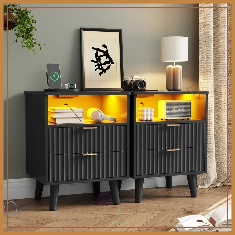 Juego de 2 Mesitas de Noche Modernas con LED, Estación de Carga, Diseño Acanalado, 2 Cajones y Luces RGB para Dormitorio