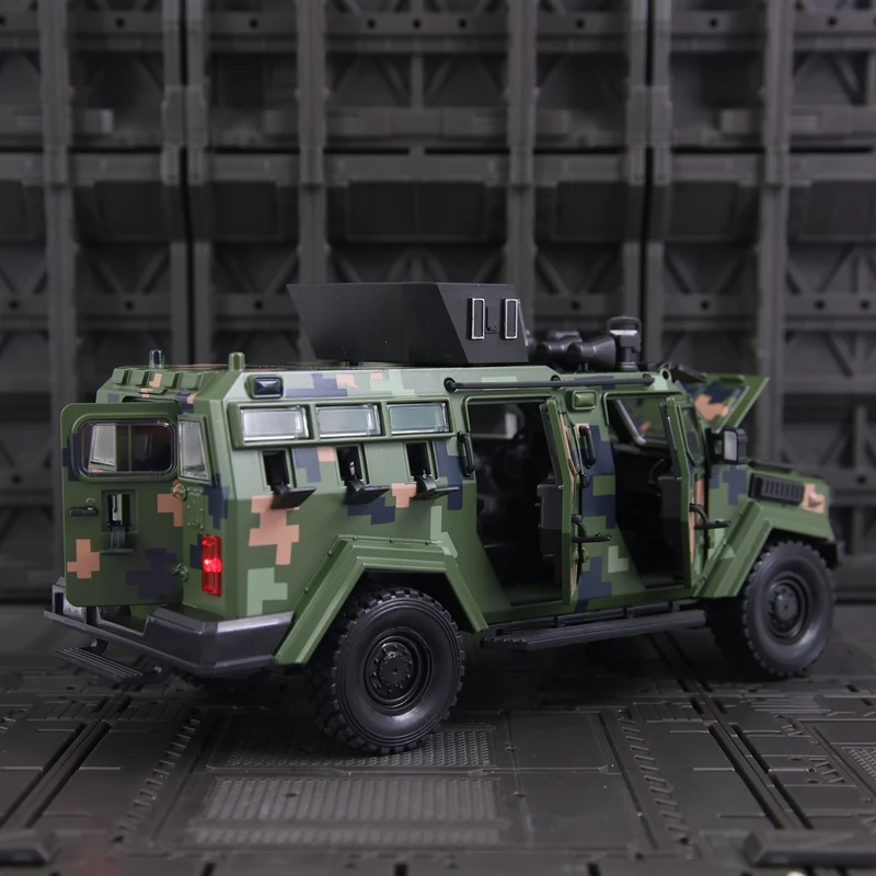 1:24 espadachim tigre à prova de explosão modelo de carro de liga, portas e capô do motor, porta-malas pode ser aberto