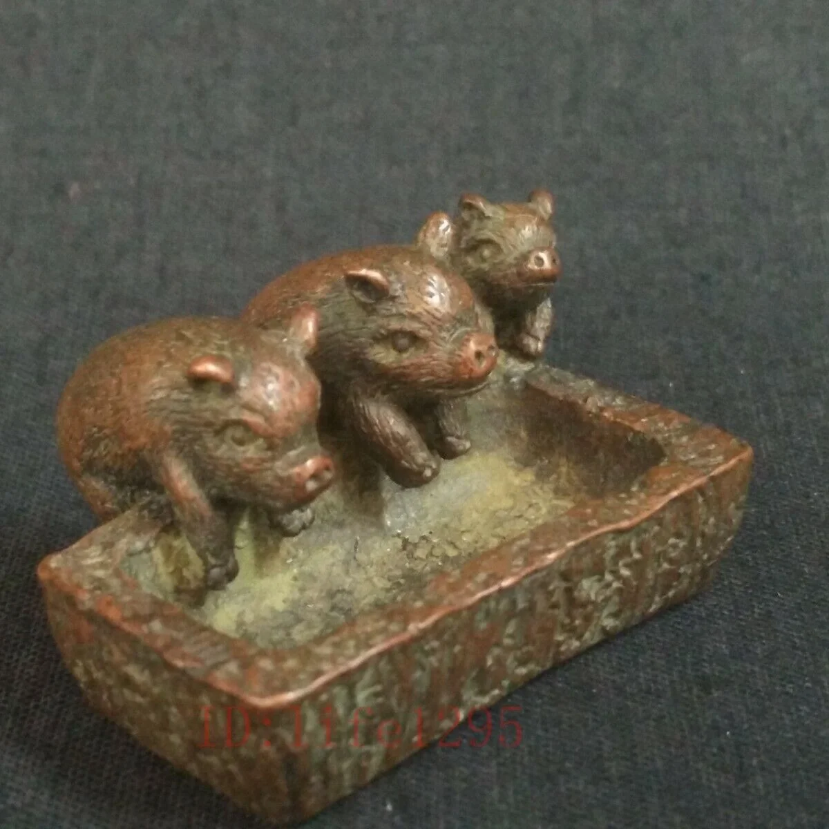

Collected Chinese Bronze Carving Lovely Pig Feed Statue Paperweight Decoration
