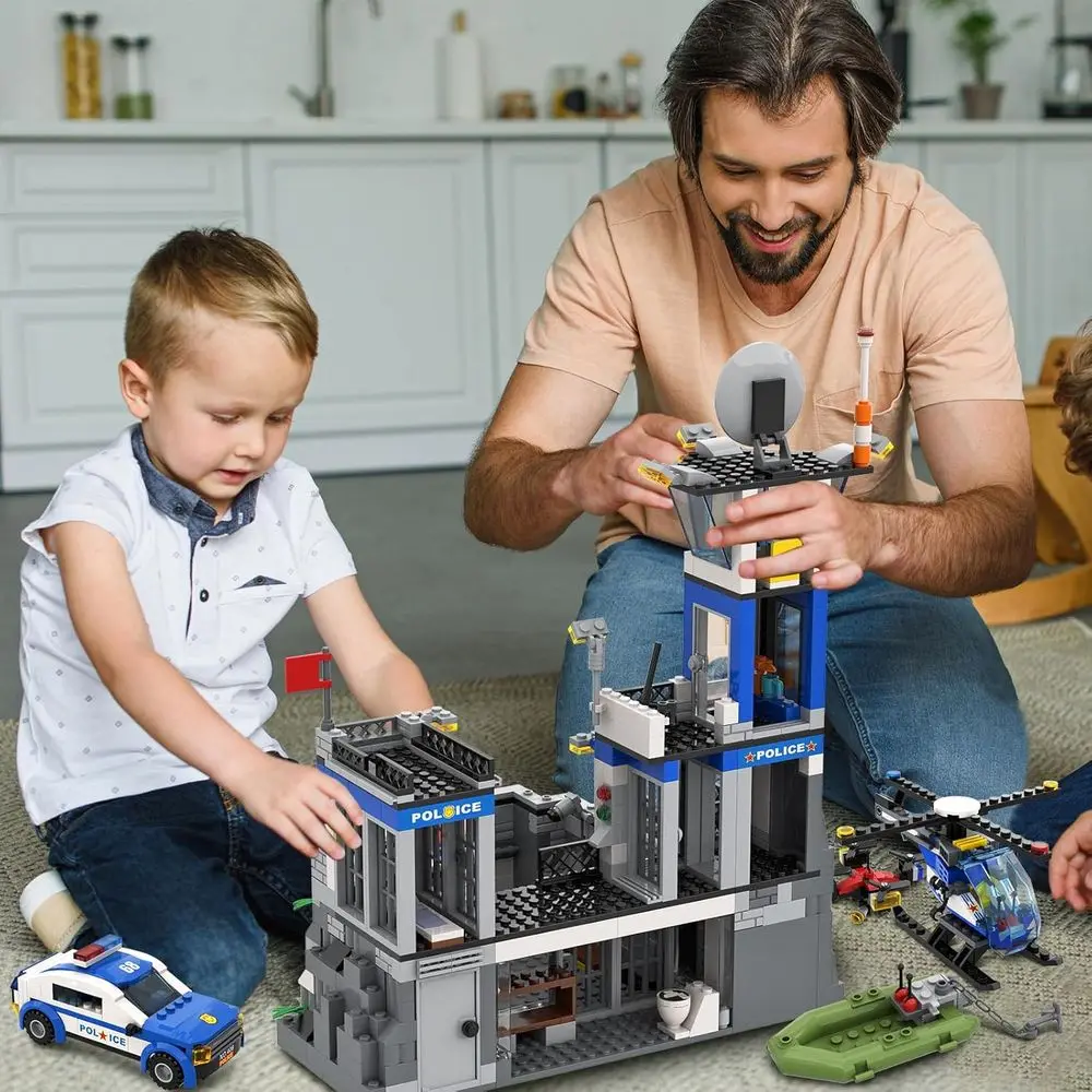 Set da gioco della stazione di polizia con 946 pezzi, inclusi auto, drone, elicottero, barca, ideale dai 6 anni in su