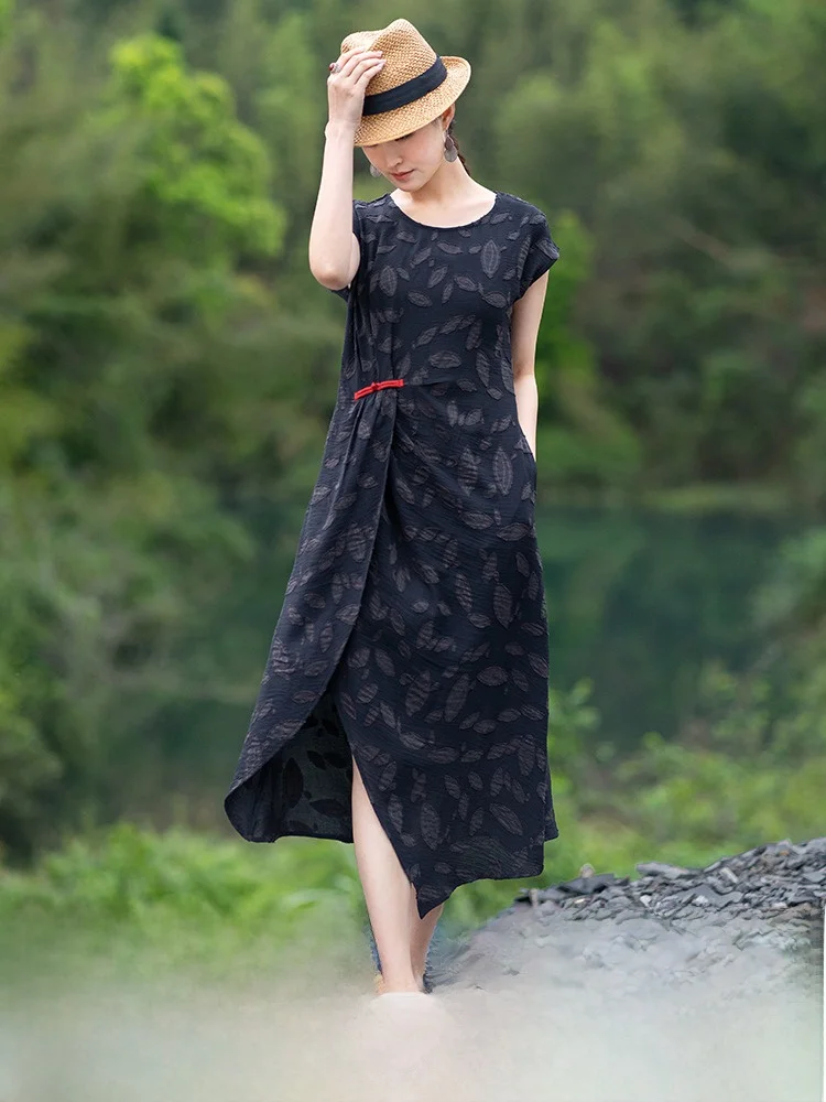 

Элегантное китайское этническое платье с художественной цветочной вышивкой, длинное, с разрезом, свободного кроя, с завышенной талией, из полиэфирного волокна, с коротким рукавом и круглым вырезом.