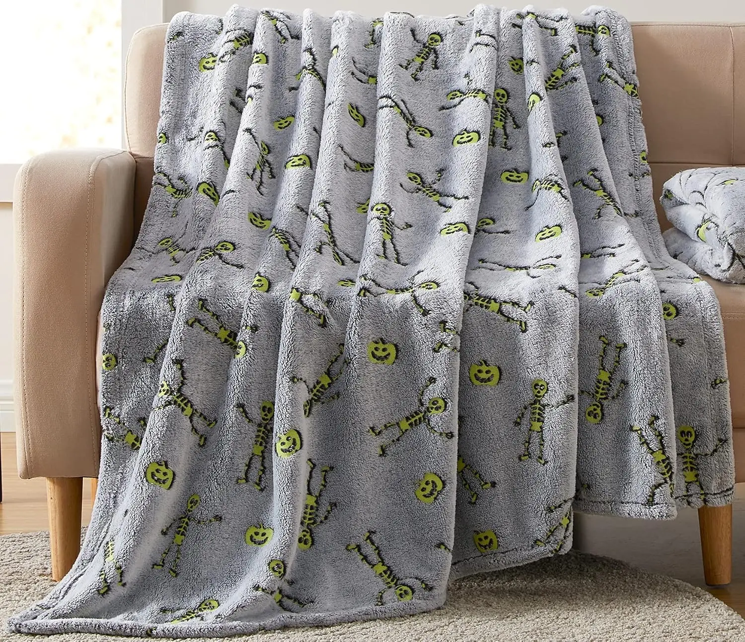 Serafina Home Manta de Halloween que brilla en la oscuridad: Esqueletos y Jack O Lantern Calabazas sobre forro polar de terciopelo gris para sofá cama