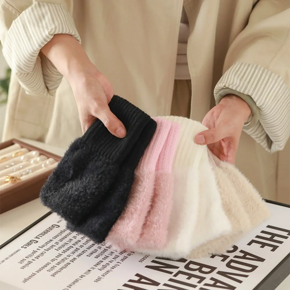 

1 пара простых вязаных перчаток из полиэфирного волокна, мягкие теплые изоляционные перчатки с половиной пальца, зимние перчатки без пальцев