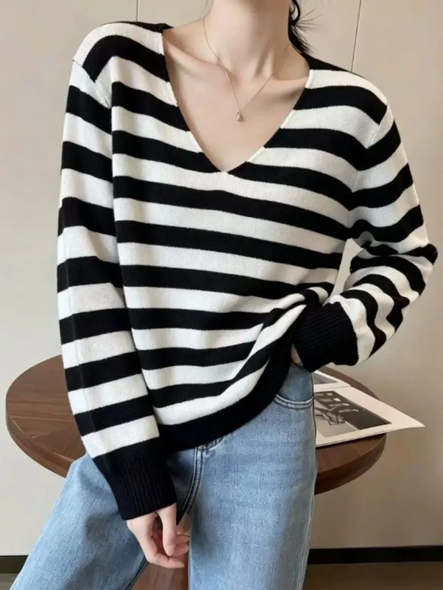 Ladies V-Neck Knitted Sweater Loose Long Sleeve Striped Casual Style Autumn Fashion Comfortable Fit Slimming Trendy Top