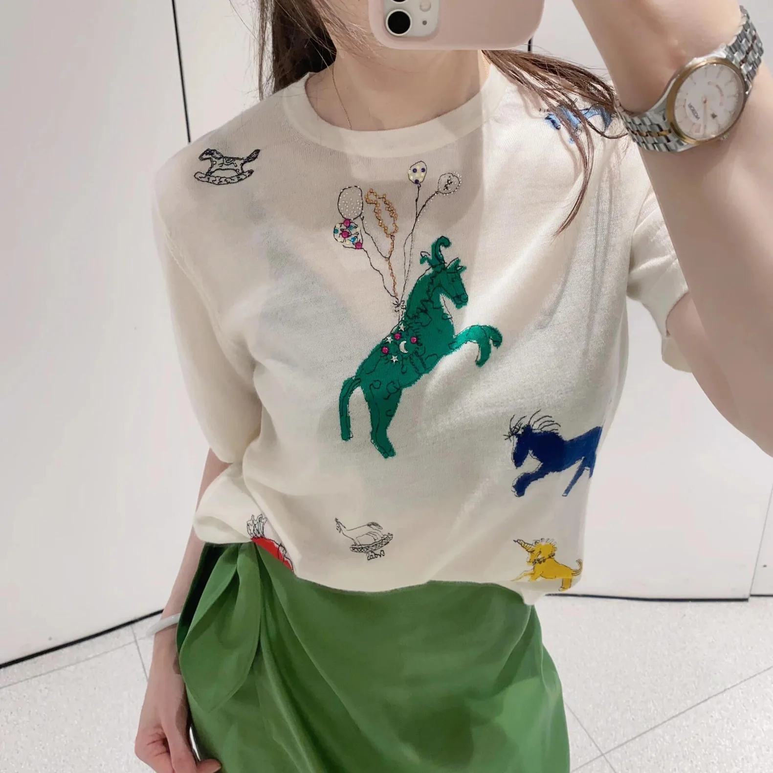 T-shirt allentata girocollo Cartoon Pegasus Jacquard Knit maglione manica corta Bead abbellimento Tee autunno abbigliamento donna