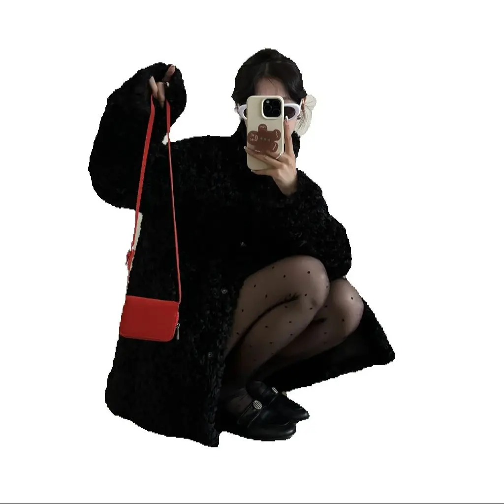 الفراء والجلد المتكامل 2025 الأكثر مبيعًا الجديد، نفس نمط معطف فرو صناعي بياقة واقفة من جلد الخراف للمنطقة الغنية للنساء