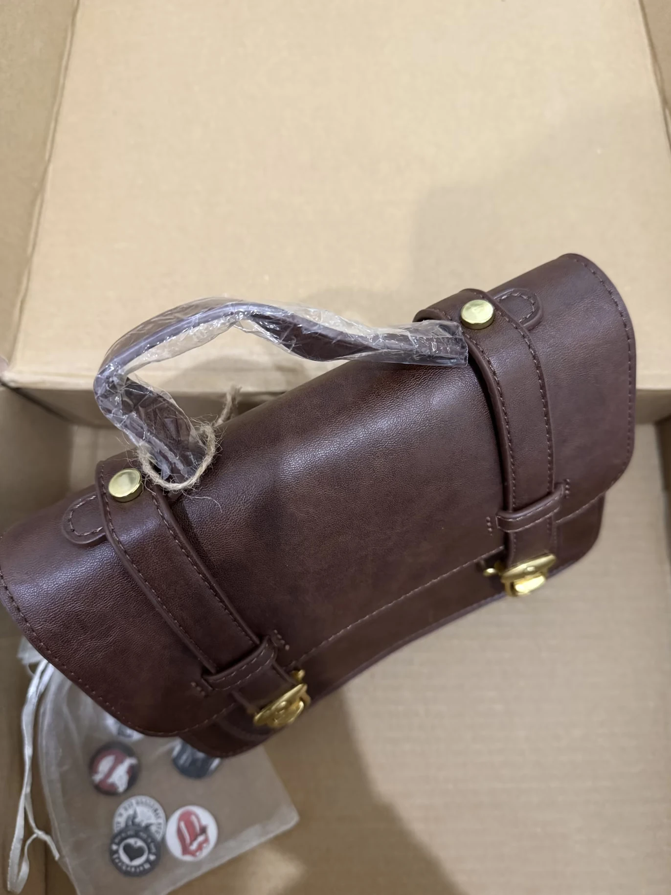 حقيبة بنية من البولي يوريثان للفصول الأربعة عالية الجودة بغطاء قلاب حقيبة كتف للسيدات حقيبة يد أمريكية عتيقة ملابس الشارع على طراز Preppy #3