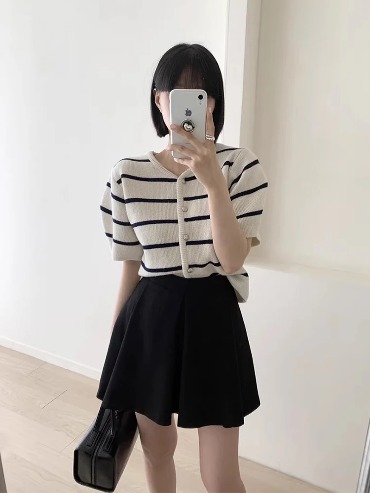 

Soft Stripe Knitwear Women's V-ne Bubble Sve Vintage Versatile Summer New Sle Color Blo Slim Fit Korean Version Top