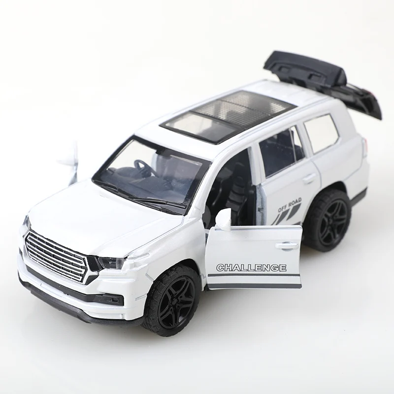 (Insaccato) 1/36 Modello di auto in lega Simulazione Land Cruiser SUV Auto Veicolo Tirare indietro Ornamenti per auto Collezione di giocattoli per bambini ragazzo