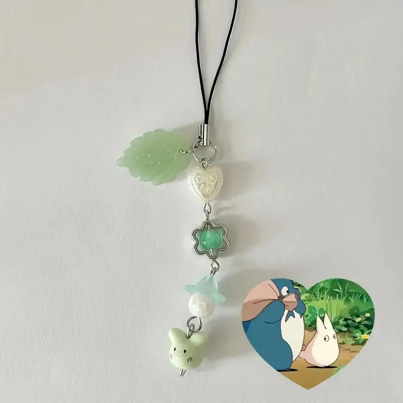 

Charming Leaf - themed Resin Keychain: Delicate & Adorable Decor for Your Keys