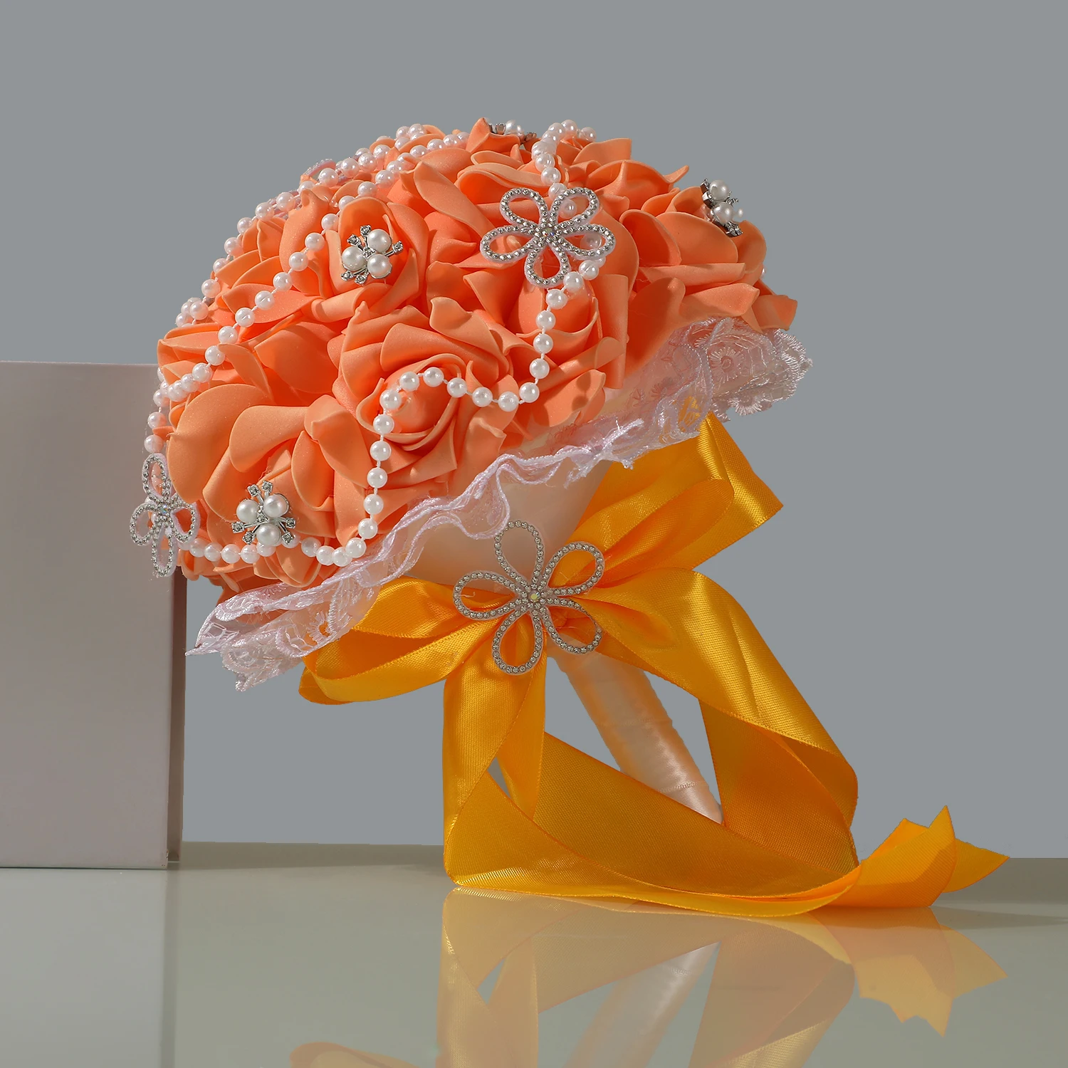 buque-de-noiva-rosa-de-espuma-laranja-com-perolas-e-strass-decoracao-floral-renda-branca-fita-de-cetim-laranja-flor-de-mao-para-casamento-adereco-fotografico