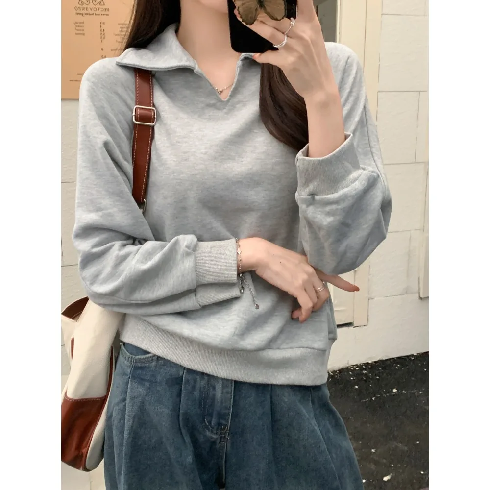 سويت شيرت نسائي برقبة بولو هاراجوكو سترات كبيرة الحجم غير رسمية للخريف من القطن الرقيق ملابس الشارع الشهير بلوفرات رمادية y2k للنساء