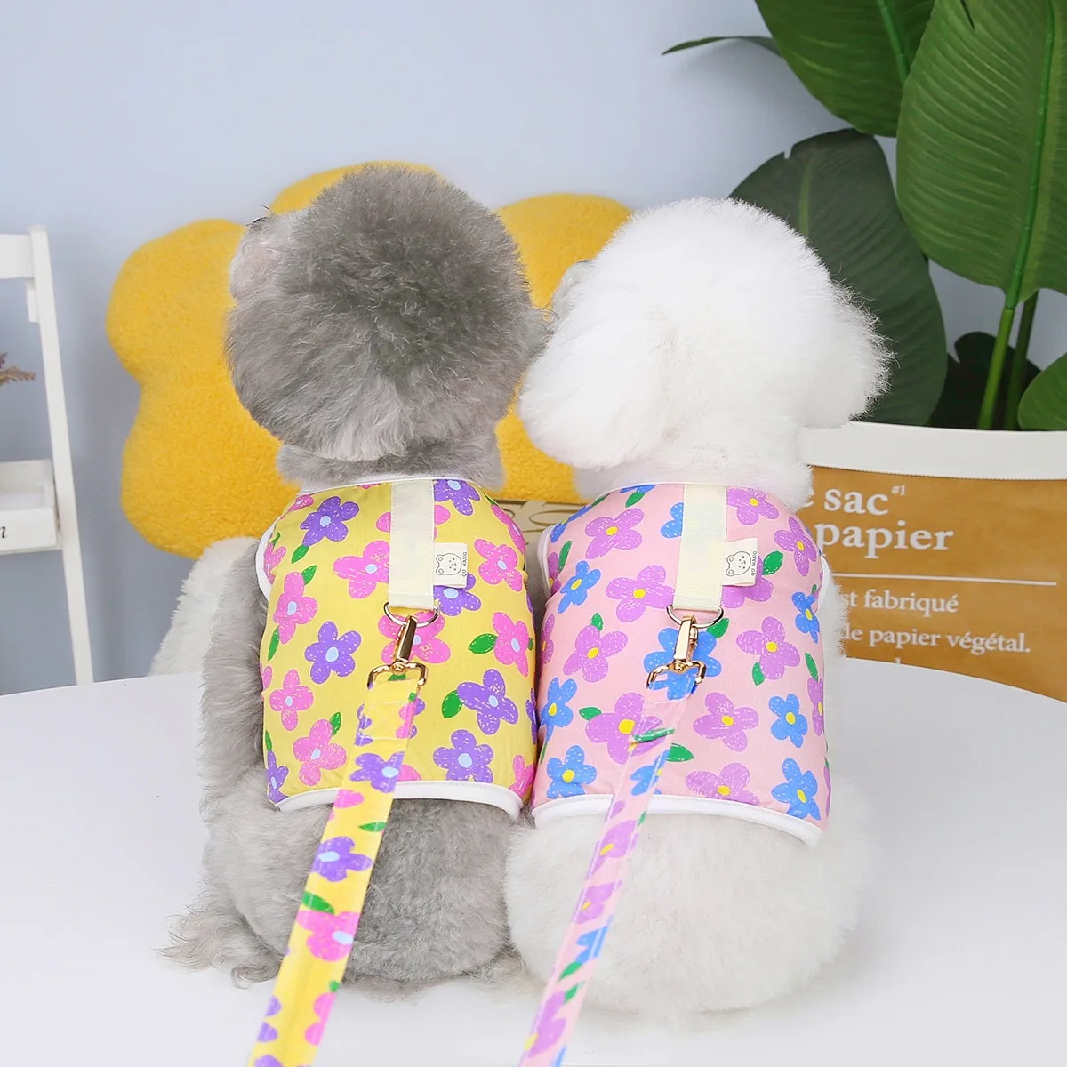 

2023 Spring and Summer Pet Clothes Wholesale Puppy Clothes Teddy Chest Back Traction Rope Flower Chest Back Including Rope