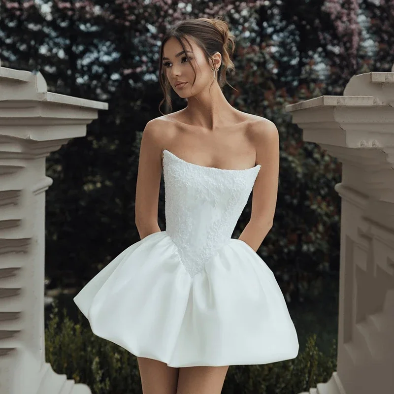 

Classic Sleeveless Appliques White Short Wedding Dresses Simple Above Knee Lace Strapless Sexy Backless Bridal Gown Customized
