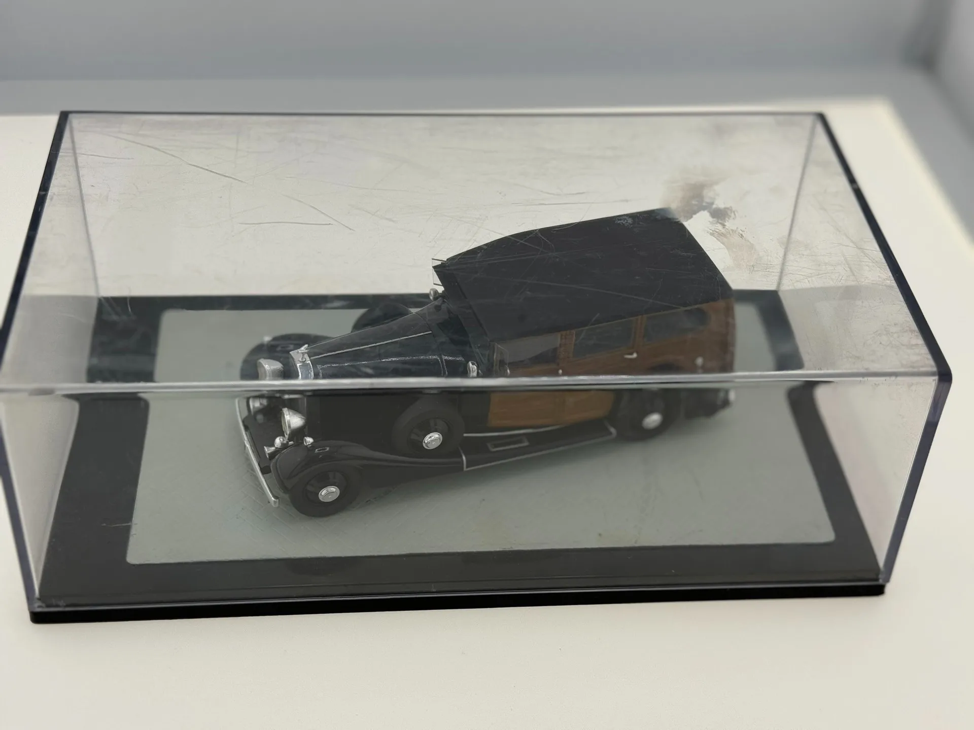 

Diecast GLM 1/43 Scale Car Model Collectible Toy Gift Souvenir Display Ornament