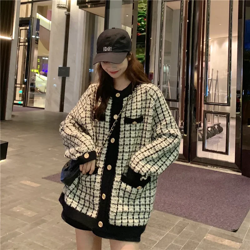 Plaid Jacket  Xiaoxiangfeng  New Graceful Sweater Over fit knit Outerwear Women Long Sleeve Cardigan Top 2024 Autumn and Winter