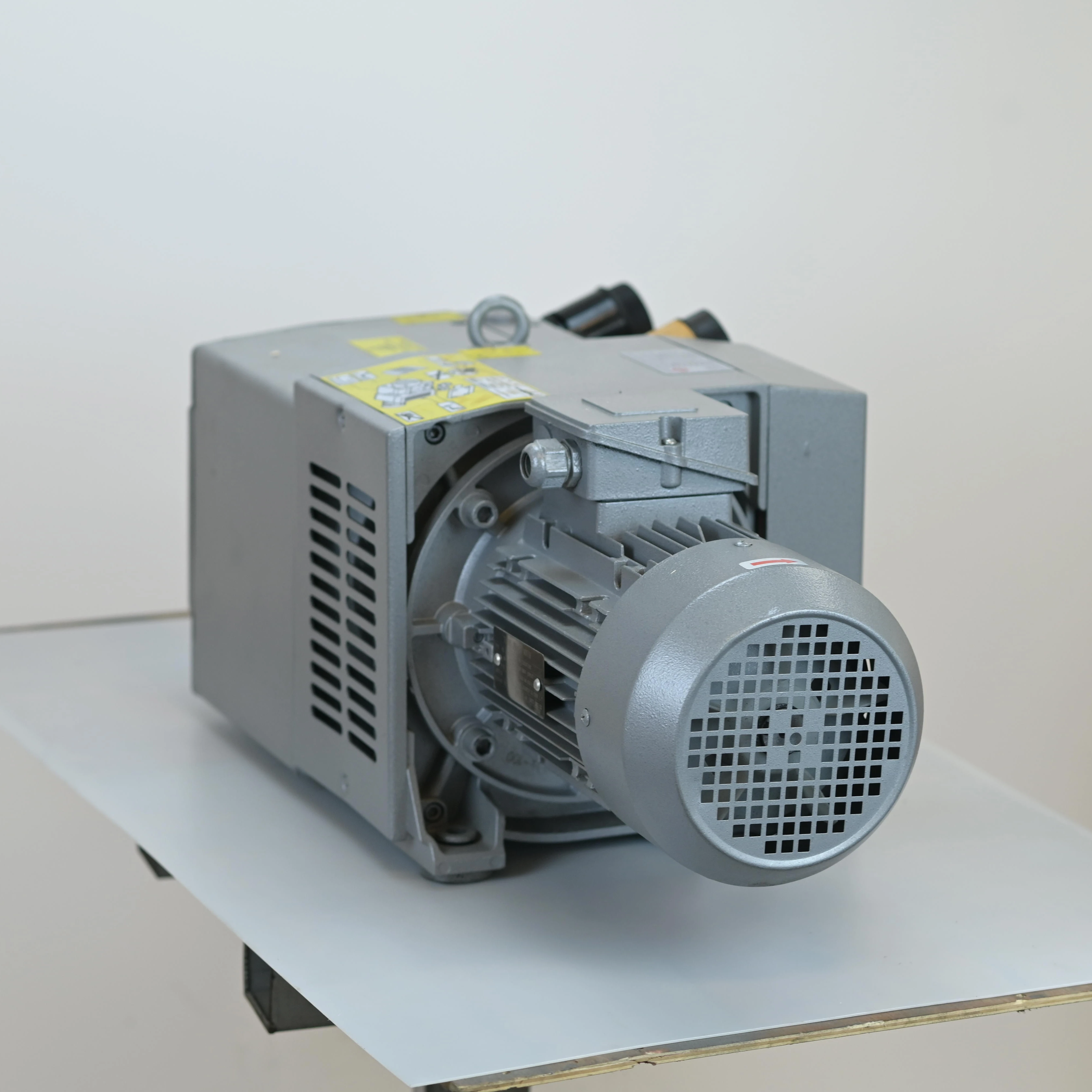 380 فولت 80 م 3 / ساعة -0.6 ميبار 600 بار مضخة تفريغ بدون زيت للمصنع الصيني الصناعي KVF80 مضخة تفريغ دوارة جافة