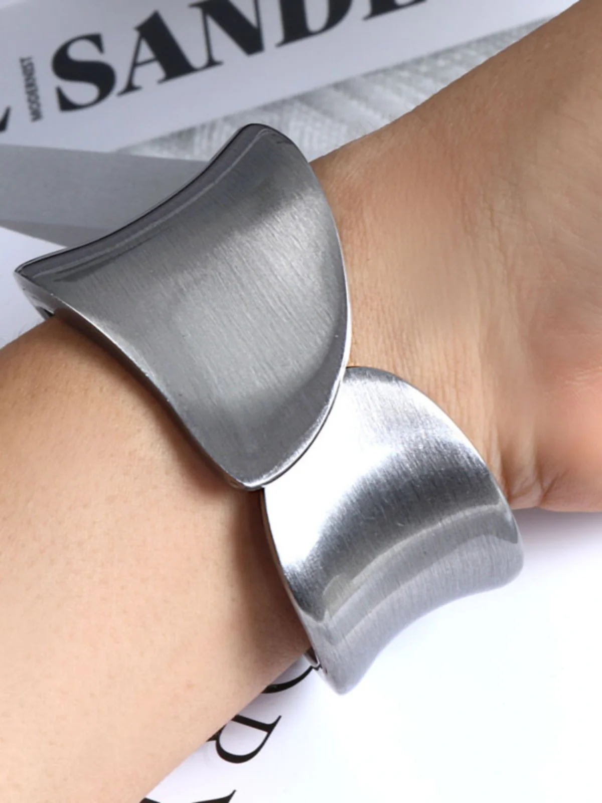 Retro Matte Wide Version Bracelet Exaggerated Intersecting Design Simple Fashion Jewelry Elegant Arm Ring Alloy Material