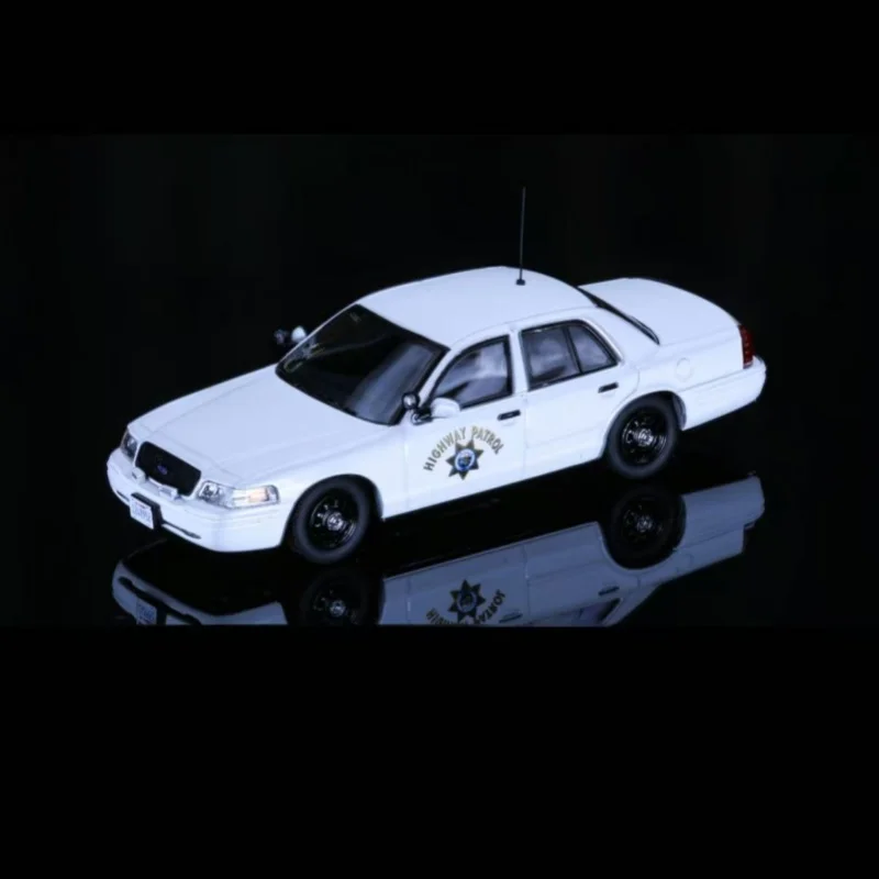 

Rollin 1/64 Victoria Crown CHP California Highway Patrol SMPV Polar Bear Patrol Car Model* in stock