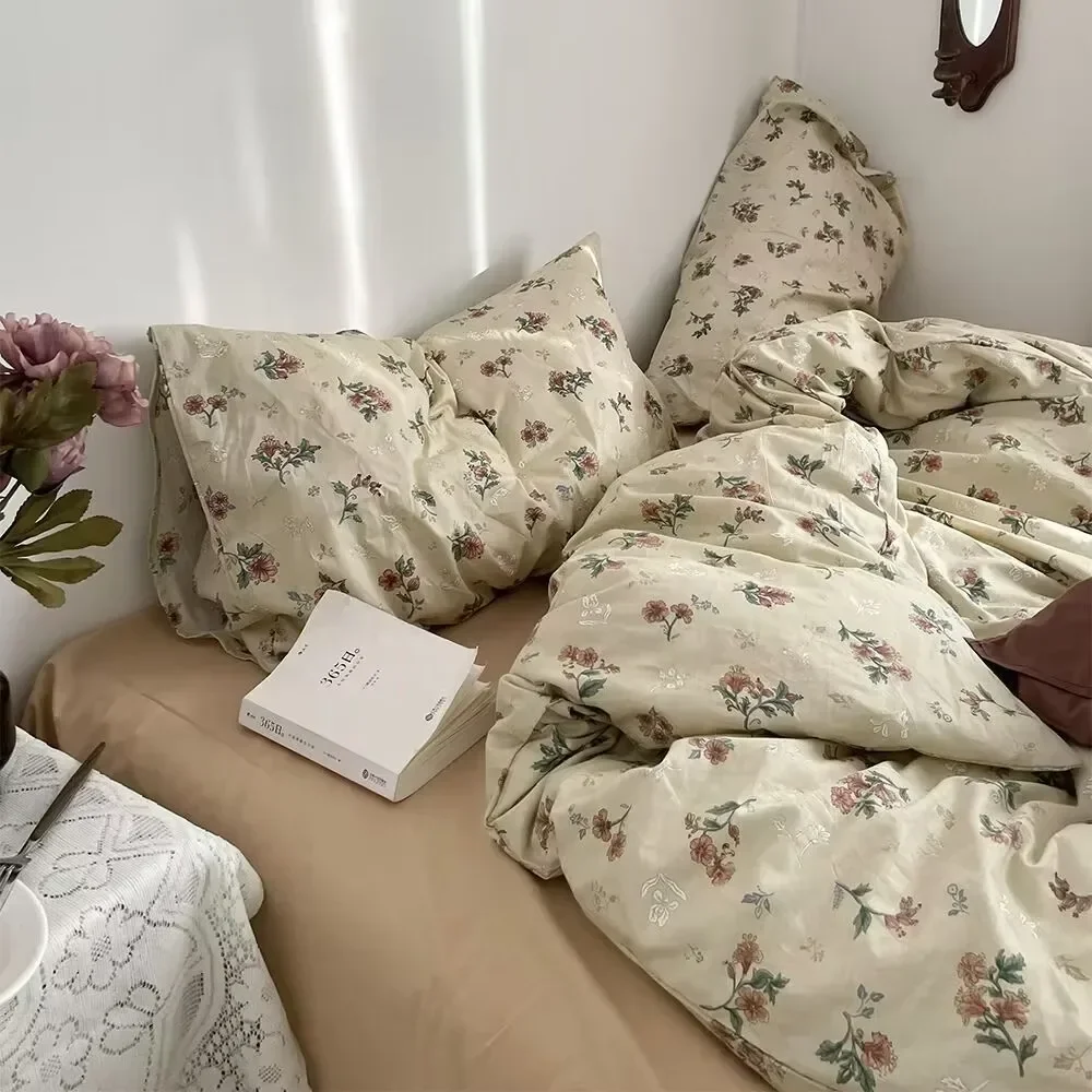 Ins Retro Flower Bedding Set Flat Bed Sheet Pillowcase Twin Full Queen Size Bed Linen Women Girls Caramel Floral Duvet Cover Set