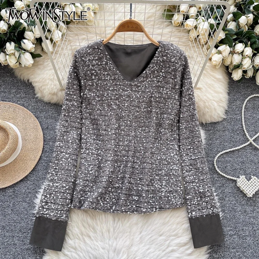 

TWOTWINSTYLE Patchwork Sequins Chic T Shirt For Women V Neck Long Sleeve High Street Style T Shirts Female Fashion New KSE523887