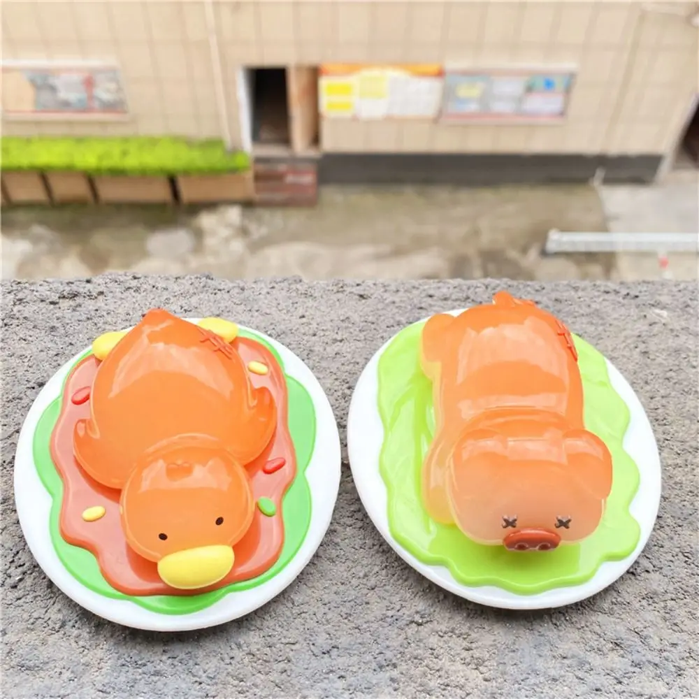 PVC Uv เปลี่ยนสีเครื่องประดับหัตถกรรมหมูเป็ดย่างตกแต่งตุ๊กตาตลกรูปปั้นเปลี่ยนสีเป็ด Figurine