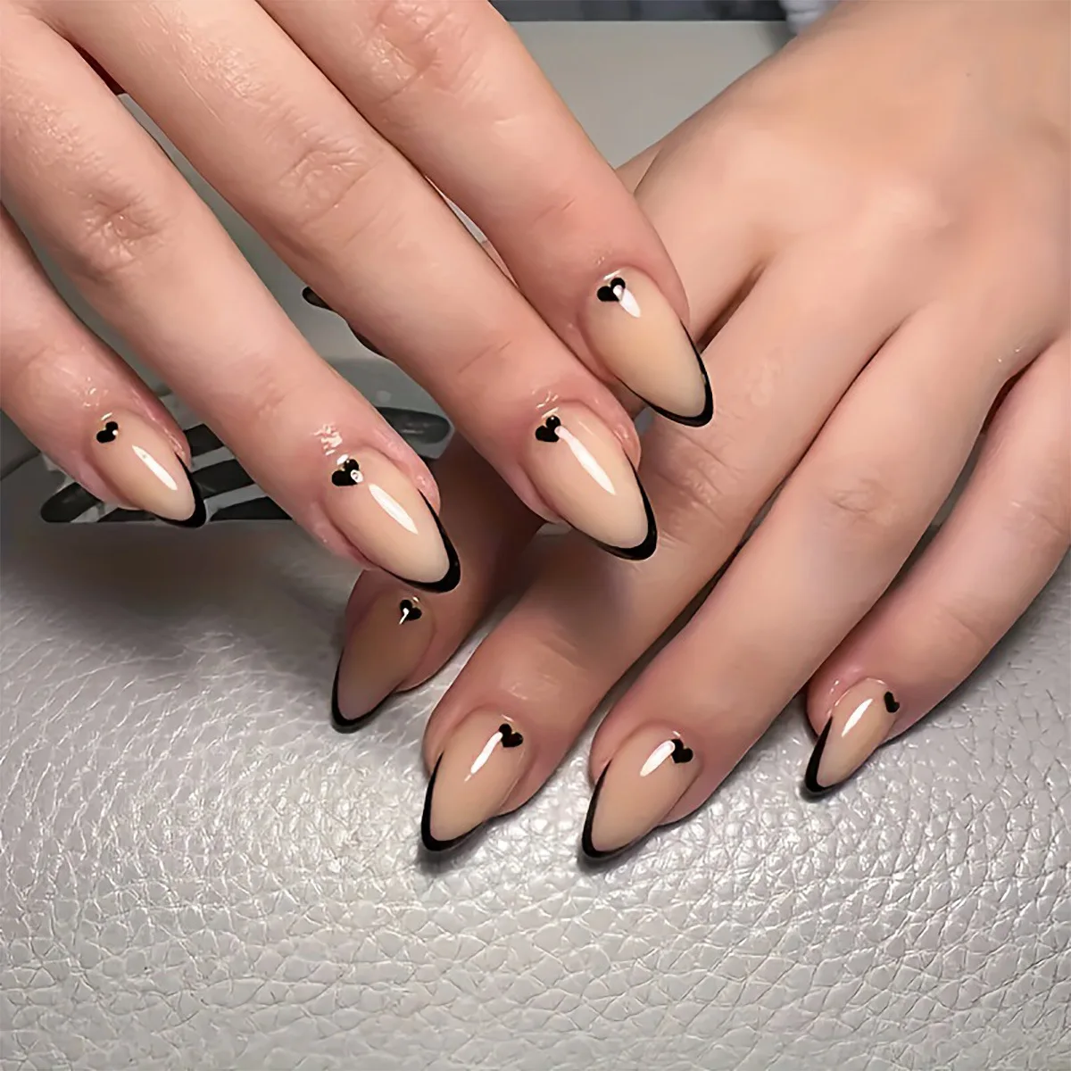 OJOJ Meerdere maten Sterke grip Zwart Frans lang amandelhart Druk op nagels Kunstnagels