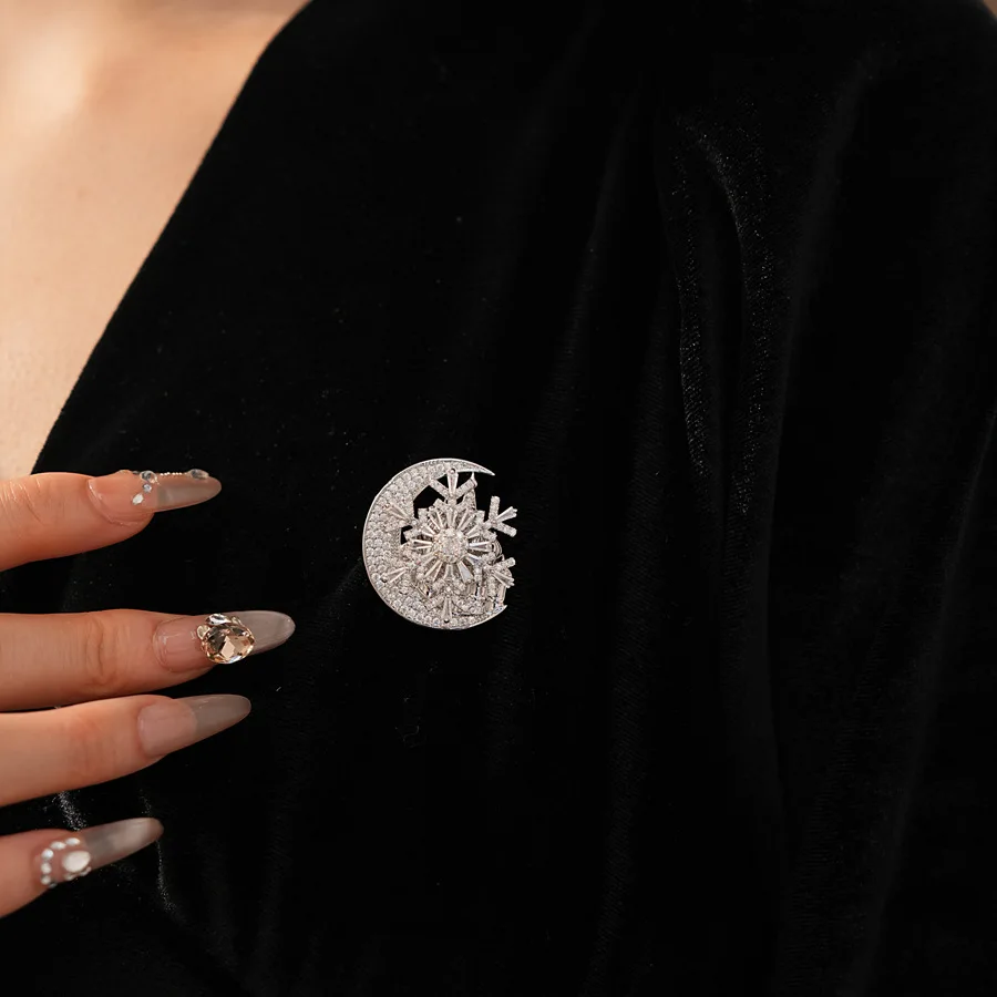 

Luxury Moon Snowflake Brooches for Women High-end Zircon Rhinestone Brooches Pins Party Dress Suit Corsage Christmas Jewelry
