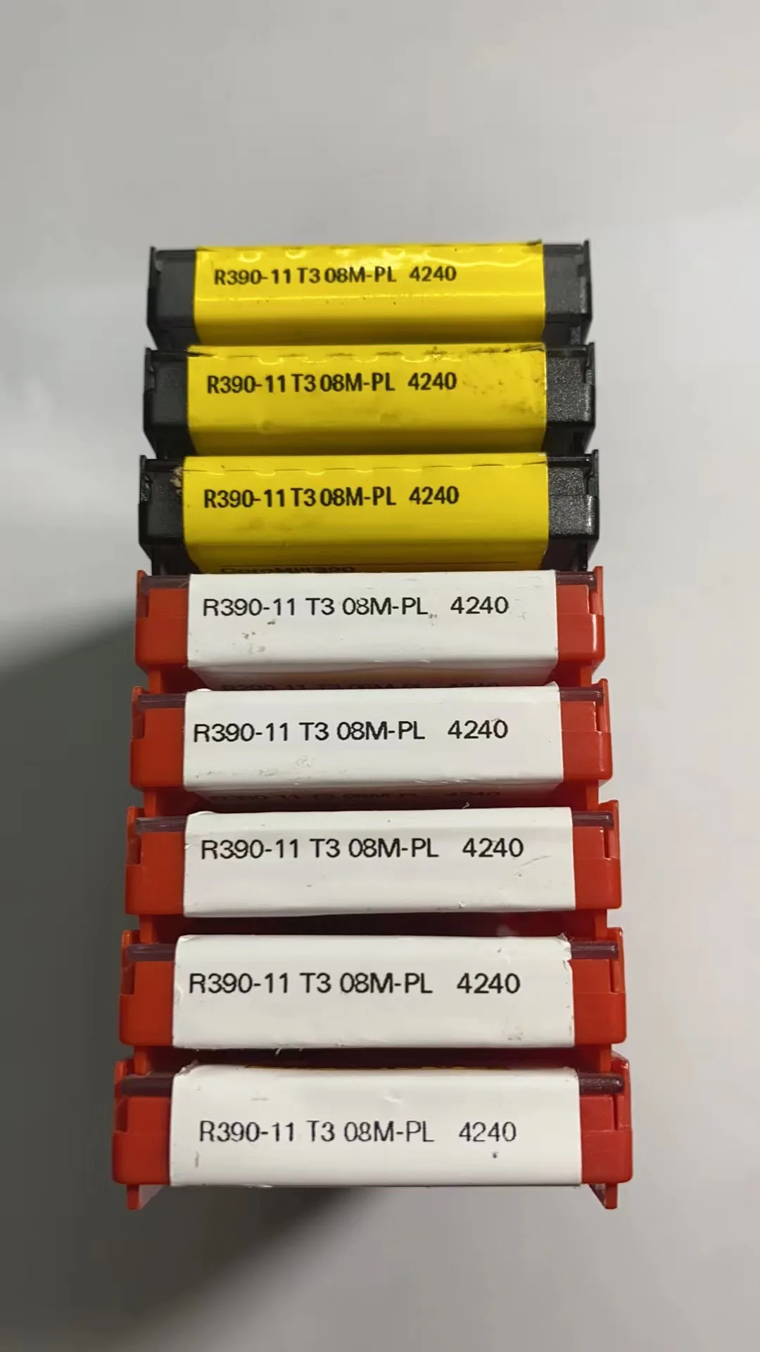 

CNC blade R390-11T308M-PL 4240 , original and authentic clearance sale, only 6 boxes