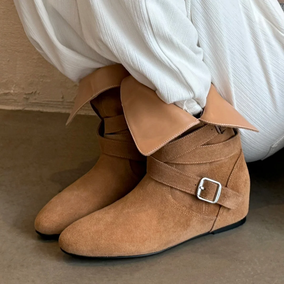 

2025 новые женские осенние ботильоны из натуральной замши с пряжкой на щиколотке, повседневные женские короткие ботильоны на танкетке 4,5 см на среднем каблуке