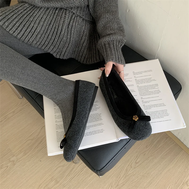 冬の靴の女性ローファー毛皮女性の靴バレエフラットエレガントなドレスバレリーナスリッポン新しい花エレガントな靴女性フラット