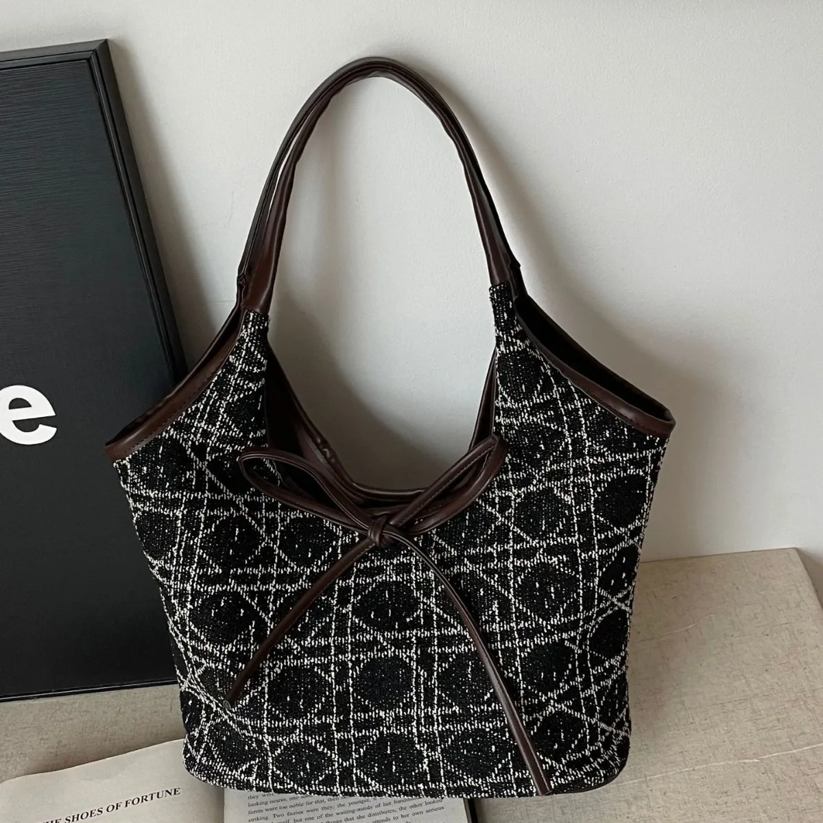 

2025 Vintage Plaid Tote Bag, Spacious Shoulder Purse for Women, Minimalist Commuter Bag, Versatile Fashion Underarm Bag​