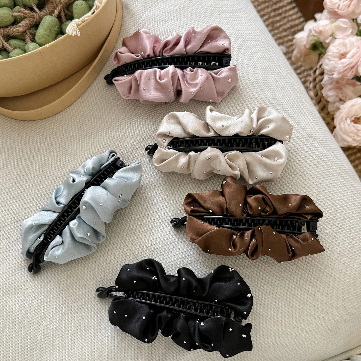 

Rhinestone Fabric Banana Clip for Women Korean Style Elegant Shark Clip Fashion Versatile Girl Ponytail Clip Hairpin Accessories