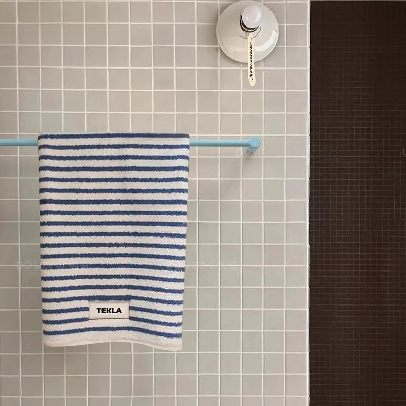 Dopamine Baby Blue Bathroom Towel Rack Wall Mounted Single Bar Holder Modern Bathroom Organizer Chic Towel Rail for Wall Decor