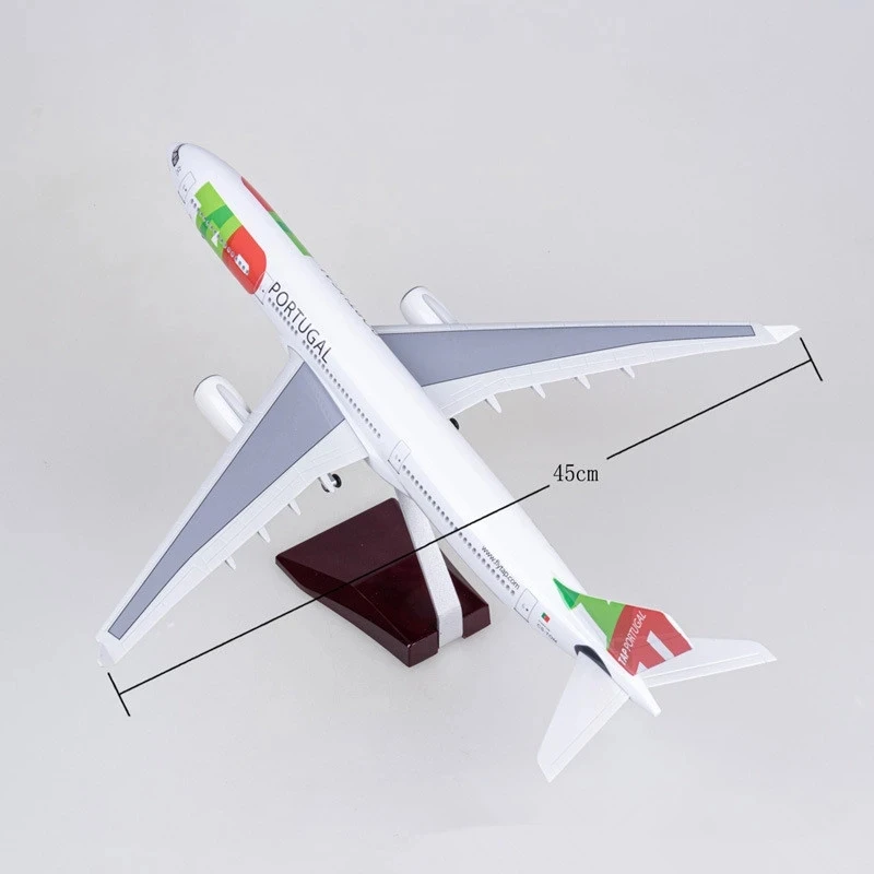 Imagem -06 - Portugal Airlines Modelo Aeronave com Luzes e Rodas Resina Plástica Montada Decorações Aeronaves 47cm Escala 1:135 330 A330