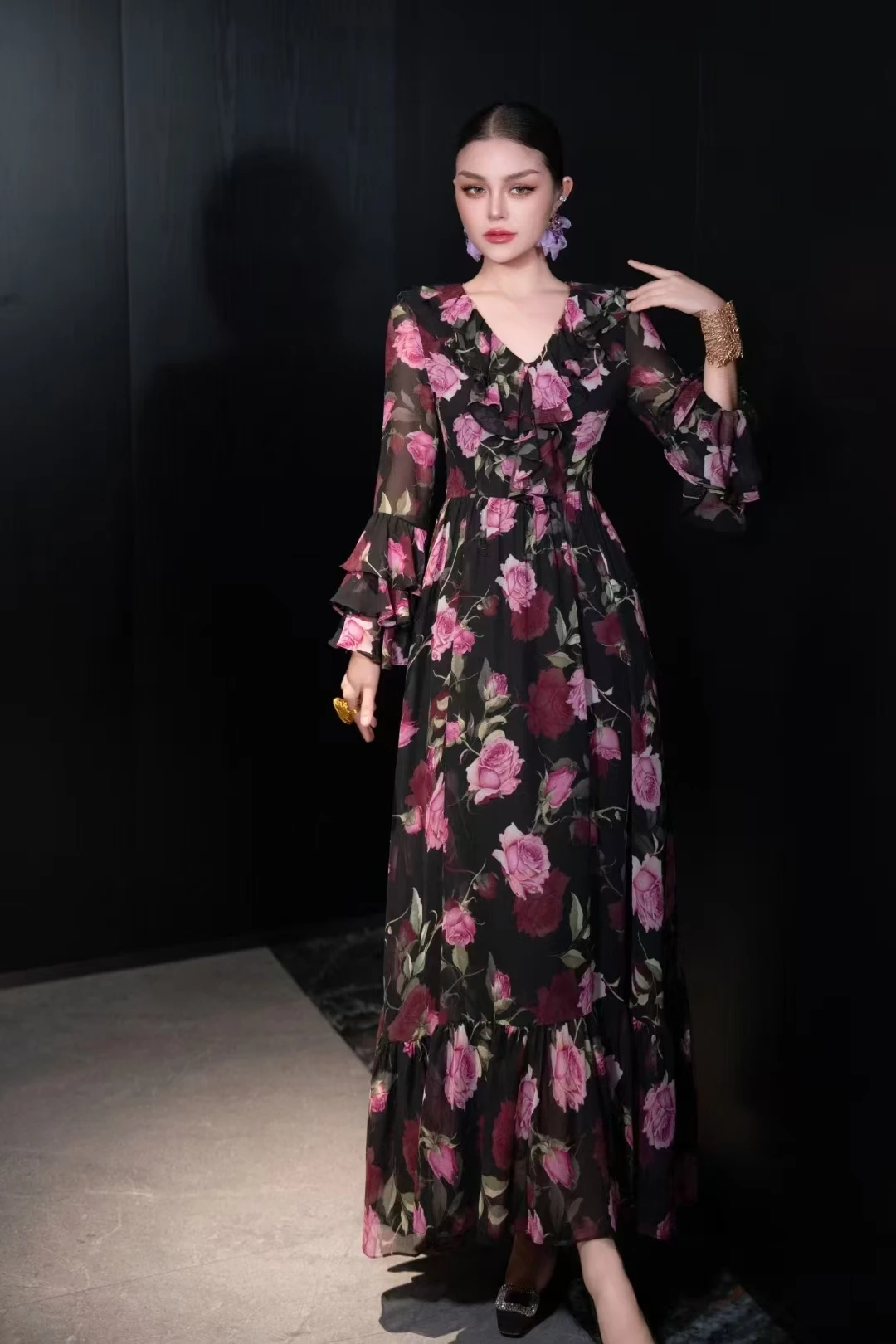 الربيع والصيف جديد الخامس الرقبة تقسم تكدرت نسيج الشيفون الطباعة مع رومانسية النمط الفرنسي الطبقات الأصفاد المرأة فستان طويل #3