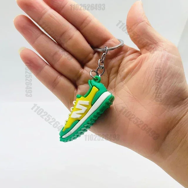 6 st/1 stks Schoen Sleutelhangers Voor Mannen Mini Leuke Cool Sneaker Sleutelhanger PVC Voor Gunsten Collectible Voor sneaker Fans Tas Hanger Gereedschap
