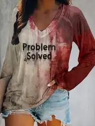 T-shirt con scollo a v con stampa di Halloween con problemi di sangue da donna