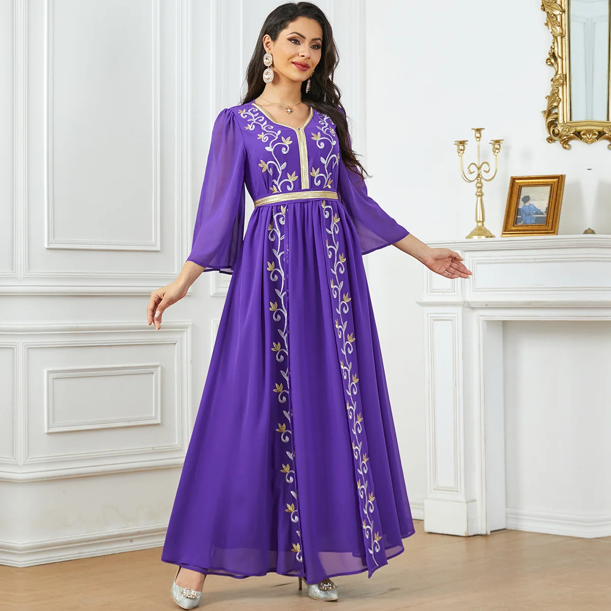 

Purple V-neck Abaya, Middle Eastern Chiffon Gown Long Dress, Women's Fashion Embroidered Muslim Dubai Robe Long Sleeve Dresses